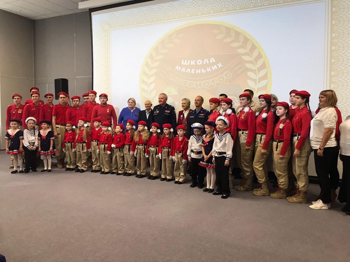Церемония посвящения в маленькие патриоты дошкольников Первомайского района